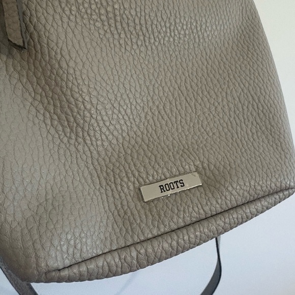Roots Grey Bucket Crossbody Bag - Picture 2 of 13